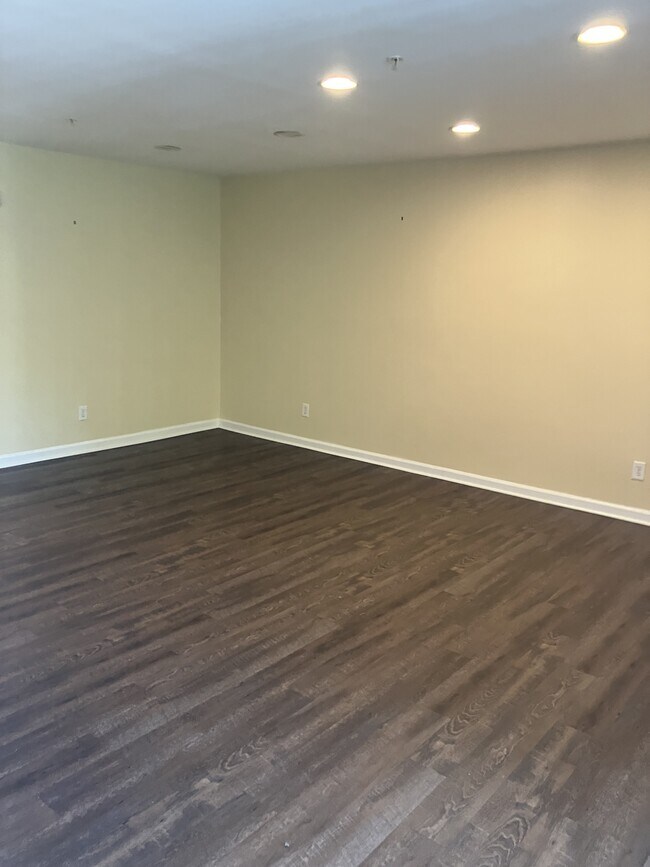 Foto del edificio - 1142 Cove Rd
