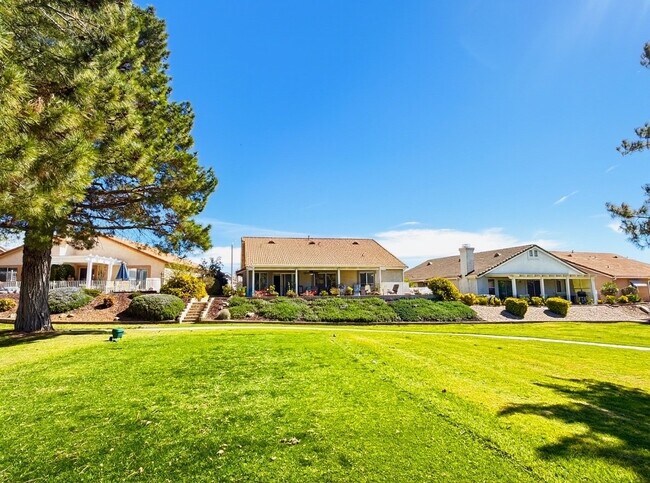 Foto del edificio - 10665 Cherry Hills Dr