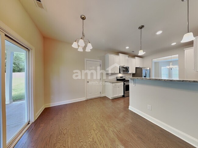 Foto del edificio - 409 Forest Glen Dr