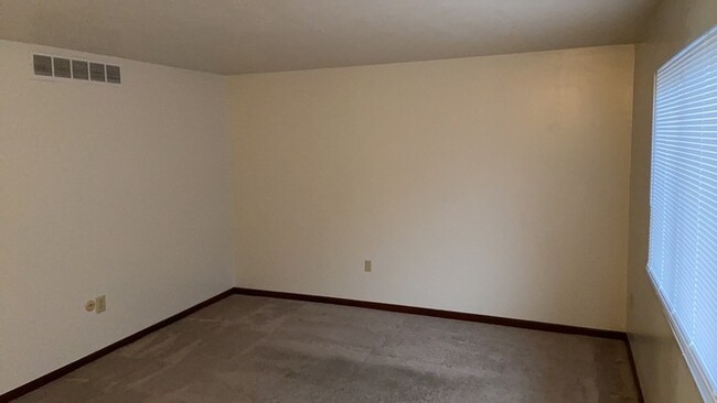 Building Photo - 1338 King Richard Parkway