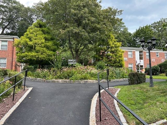 Building Photo - 2 Wildwood Rd