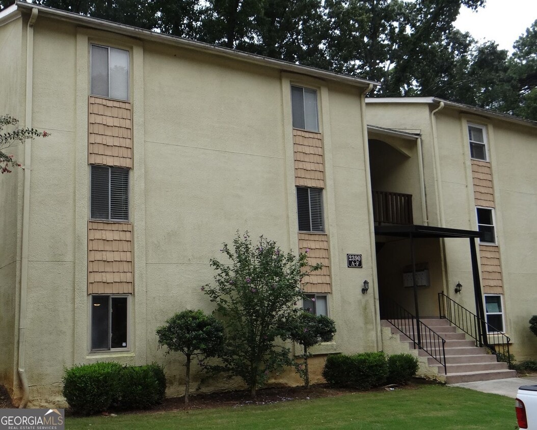 Foto principal - 2390 Lawrenceville Hwy