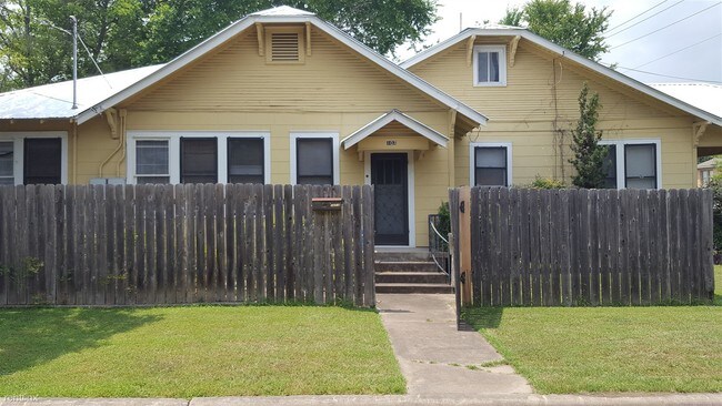 Building Photo - 107 E 38th St