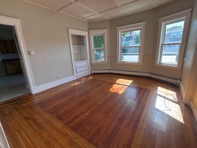 Building Photo - 9 Alcott St