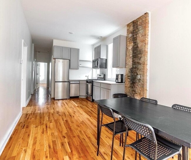 Photo - 1638 W 18th Pl (Chicago, IL) Apartment