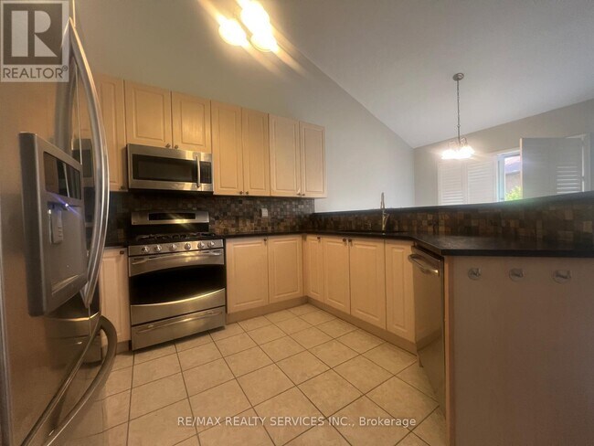 Building Photo - 7 Ladywood Ct