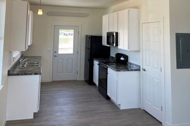 Building Photo - Queens Ann Patio Home Apartments