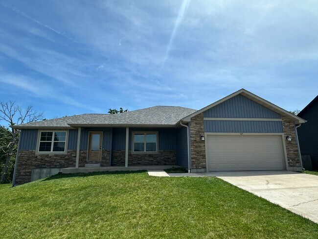 Foto del edificio - Now Accepting Applications – 5 BED 3 BATH | Summit Pass Subdivision | Waynesville School District