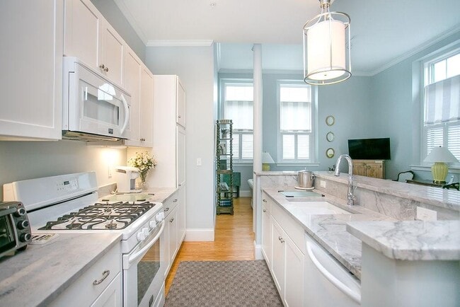 Building Photo - 32 Carey St