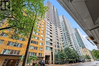 Building Photo - 40 Nepean St