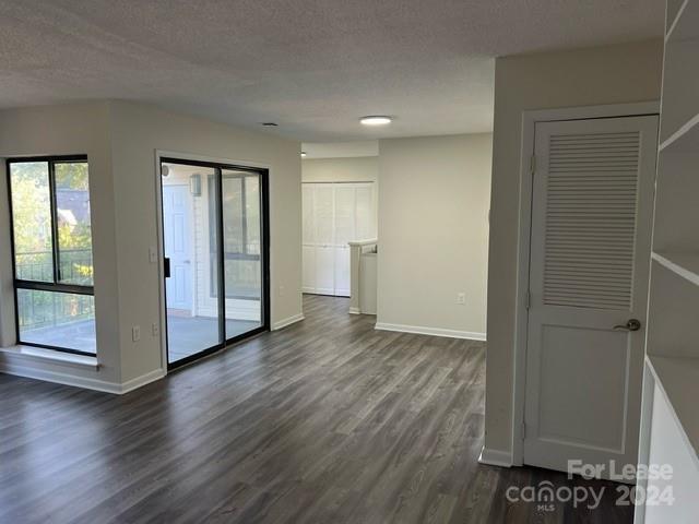Foto del edificio - 4824 Spring Lake Dr