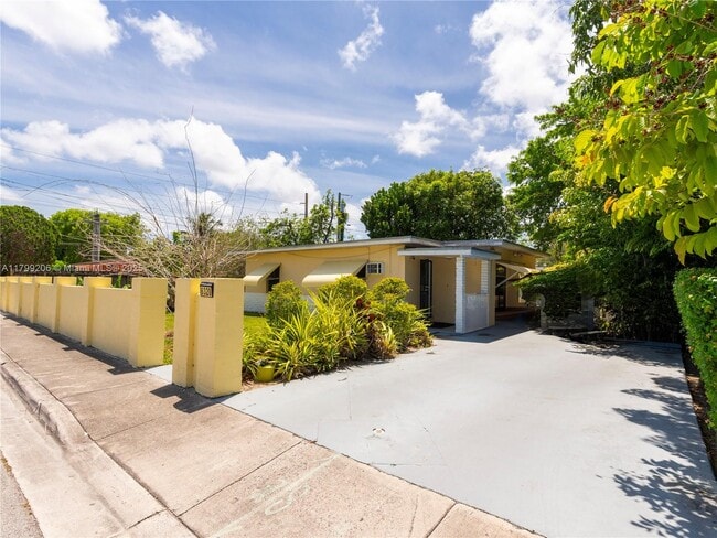 Building Photo - 6320 SW 58th Pl