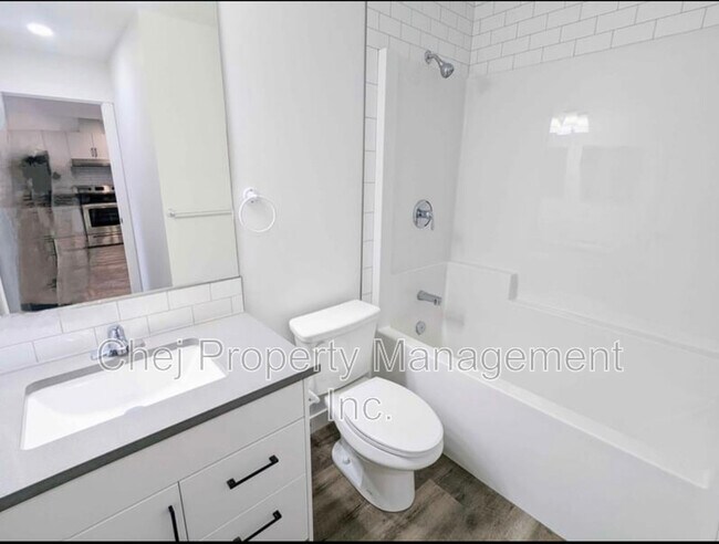 Photo du bâtiment - 10882 98 St NW