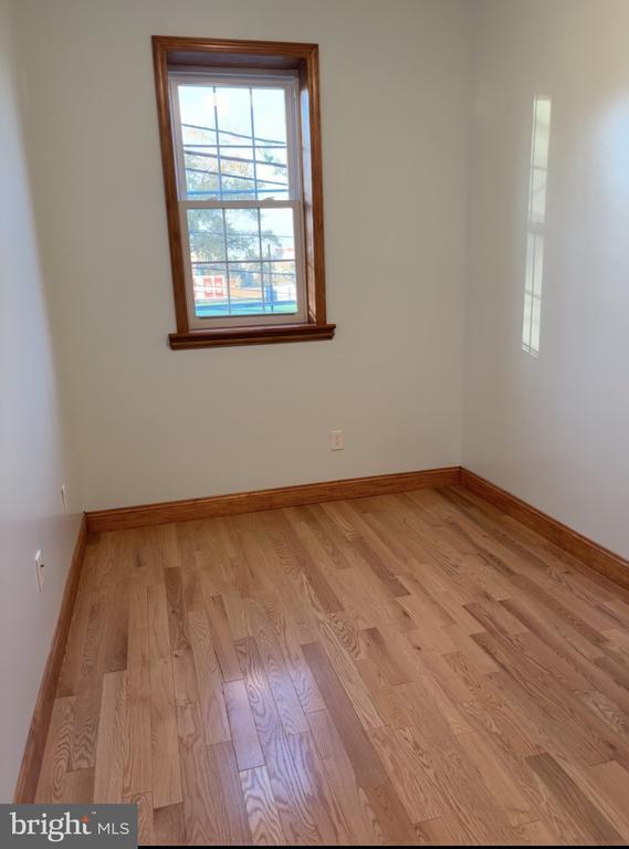 Foto del edificio - 1320 W Girard Ave