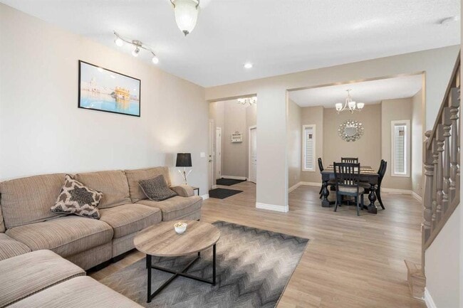 Building Photo - 35 Saddleland Way NE