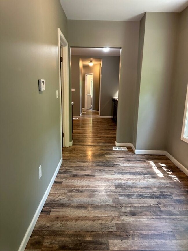 Foto del edificio - Charming 2-Bedroom Home in the Heart of Fairport Available Now