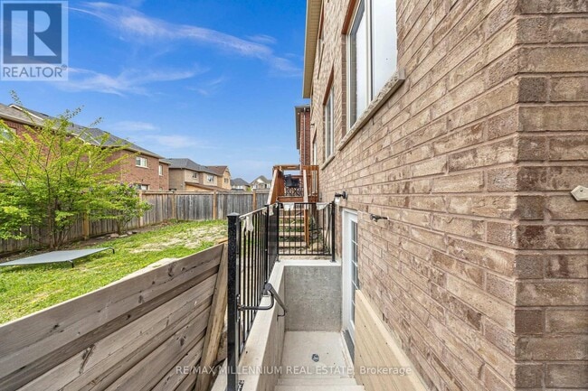 Building Photo - 177 Hyperion Ct