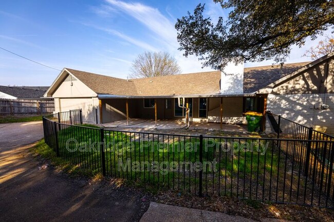 Building Photo - 1133 Wood Valley Dr