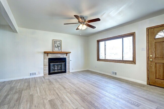 Building Photo - Spacious 4BR House in Arvada