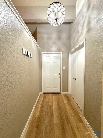 Building Photo - 818 Canyon Oaks Drive