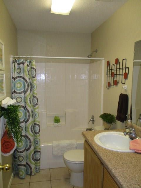 Building Photo - 3/2/2 Old Granbury Estates! Very nice home...
