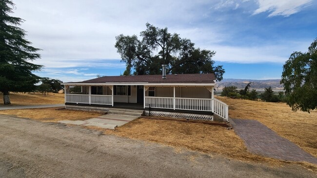 Building Photo - 18400 Pellisier Rd