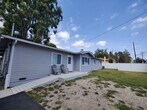 Frente de la casa - 22635 Oxnard St