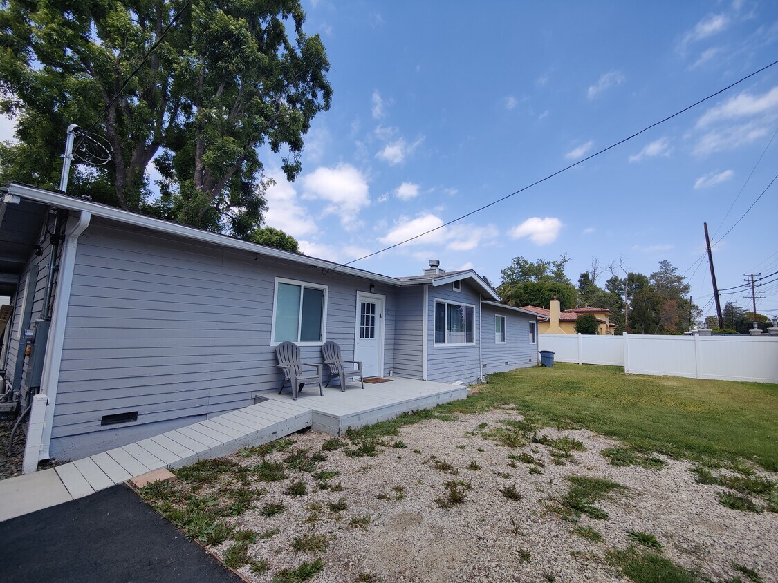 Frente de la casa - 22635 Oxnard St