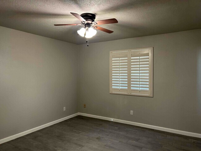 Building Photo - 4649 W 19th St