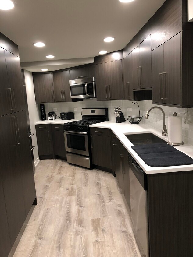 Foto principal - 1523 N Elk Grove Ave