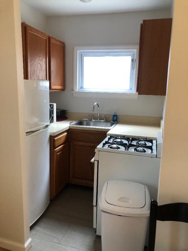 Building Photo - 1296 W 106th St