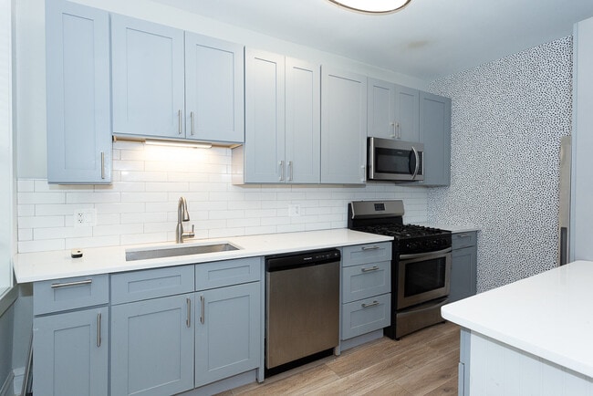 Building Photo - 5430 S Drexel Ave