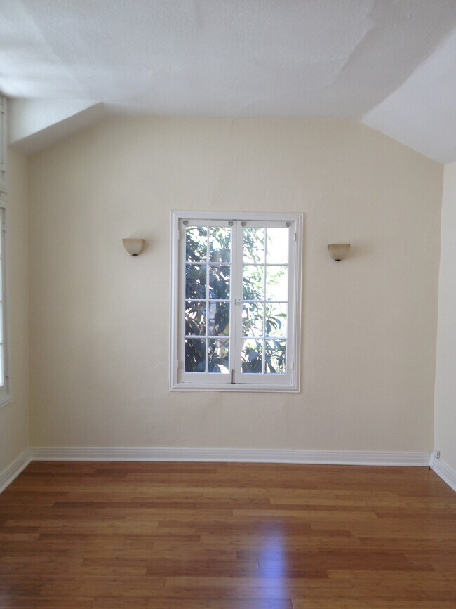 Sala de estar - 4615 1/2 Ambrose Ave