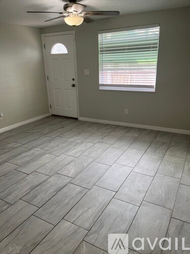 Sala de estar - 2776 41st Ave N