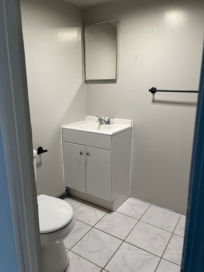 Building Photo - 3 bed 2 bath -Edmond (Danforth and Blvd)