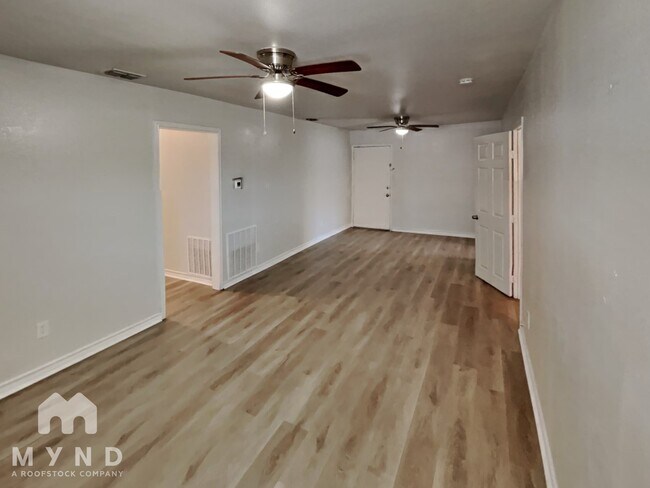 Building Photo - 1721 Whiting Dr
