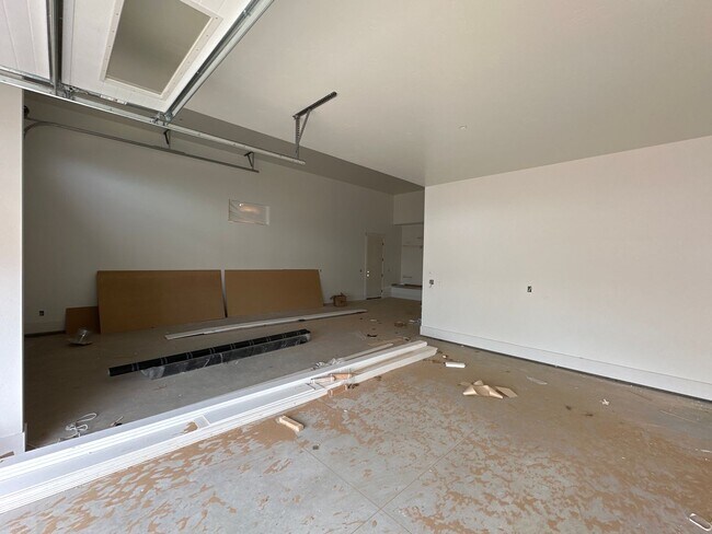 Building Photo - 6 bed / 4 bath / 3 car garage custom home ...