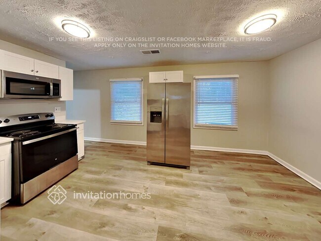 Building Photo - 300 Banberry Dr SE