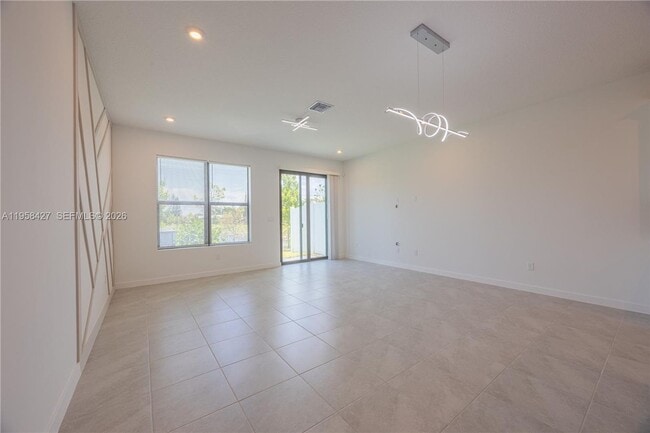 Foto del edificio - 7040 Channing Ave