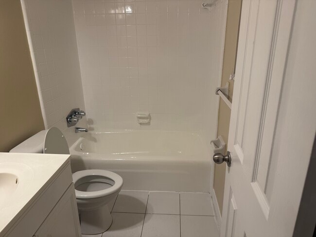 Building Photo - 6211 Longchamp Dr