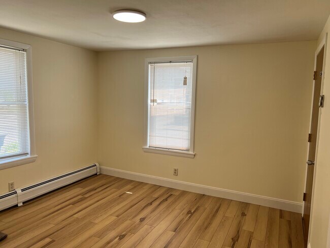 Fotografía del edificio - 109 W Hollis St