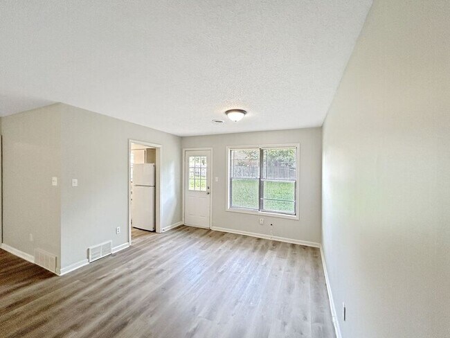 Building Photo - 790 Clarington Dr