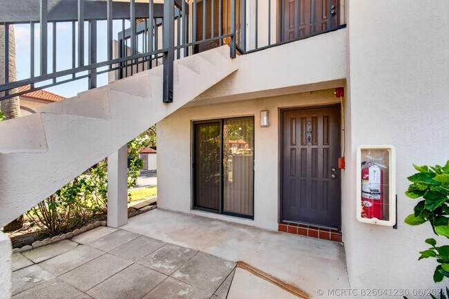 Building Photo - 351 Club Cir