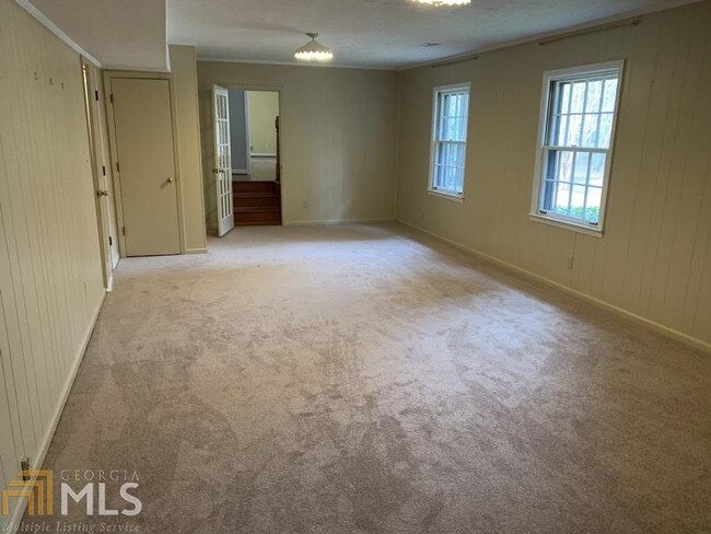 Building Photo - 815 Mason Dr