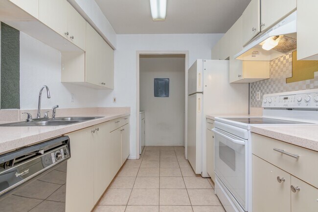 Building Photo - Beautiful 1 Bed/1 Bath Condo For Rent near...