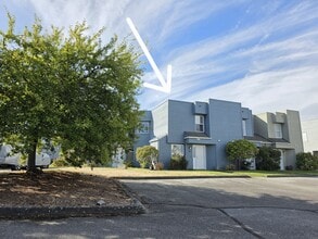 Building Photo - 1728 Edwards Dr