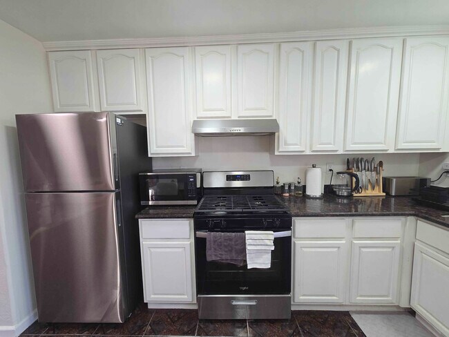 Building Photo - 2946 E 29th St