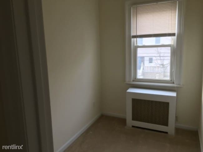 Building Photo - 2 br, 1 bath Apartment - 60 S. Division St.