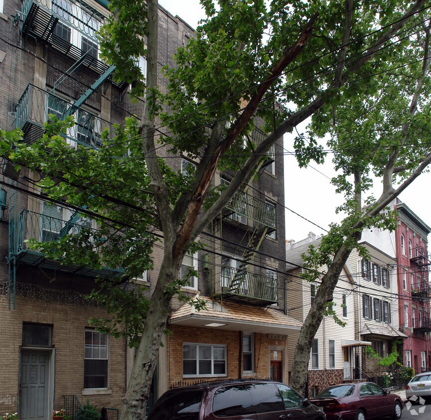 Building Photo - 59 Madison St