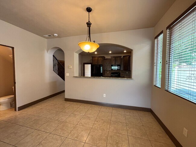 Foto del edificio - SPACIOUS HOME FOR RENT!